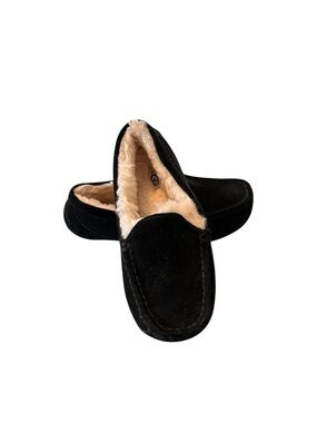 UGG Black slipper 3